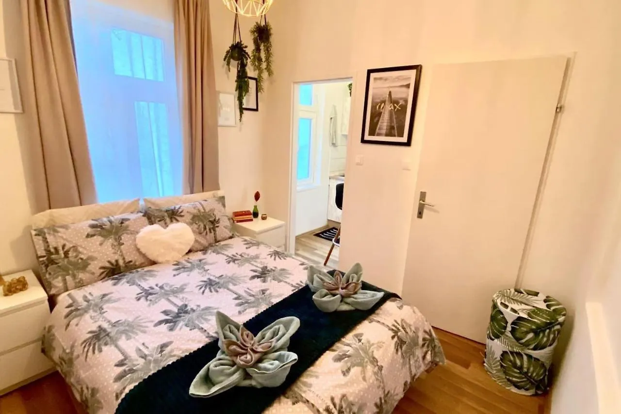 Amazonian Jungle Apartment In Vienna location