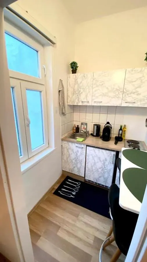 Amazonian Jungle Apartment In Vienna
