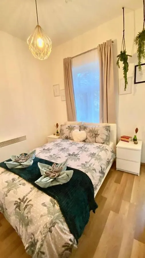 Amazonian Jungle Apartment In Vienna Austria
